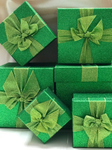 Коробка подарочная 9*9*8см (зеленая)