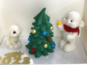 Фигурка из глазури Медвежонок с зайчиком 2023