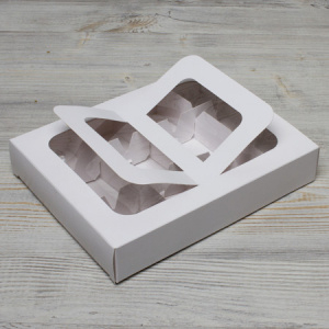 Коробка для конфет с перегородками 20*16*3,5 белая