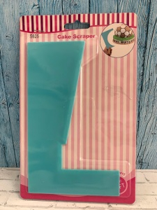 Пластиковый выравниватель для крема фигурный 22см