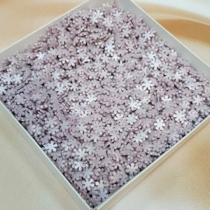 Снежинки сиреневые перламутровые 50 г