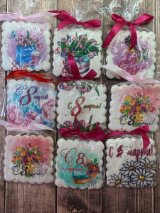 пряник 8 марта в форме марки а ассортименте