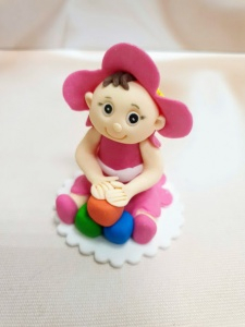 Сахарная фигурка "девочка с игрушками"розовая в шляпке