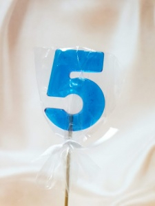 Леденец топпер цифра 5 см голубая