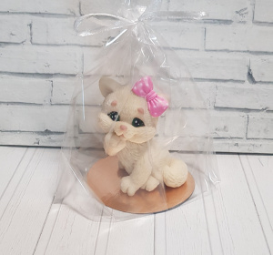 Фигурка из глазури "Милая кошечка с розовым бантиком"