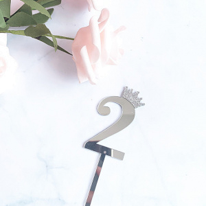 Акриловый топпер с короной цифра "2" серебро