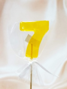 Леденец топпер цифра "7"желтая 5 см