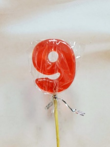 Леденец топпер цифра "9"Красный 5 см