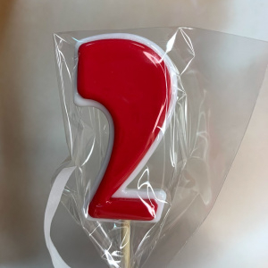 Леденец топпер 3D цифра "2" бело/красный 6см
