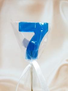 Леденец топпер цифра "7" голубая 5 см