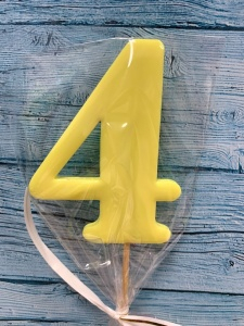 Леденец топпер цифра "4" желтый матовый 8см